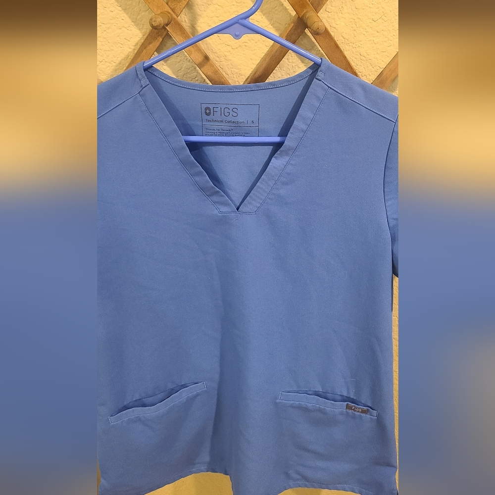 Figs scrub top Small, light blue ceil . Great condition. 2 front pockets.